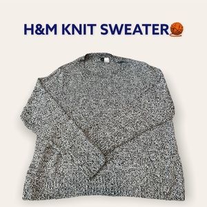 GREY/WHITE/BLACK KNIT SWEATER